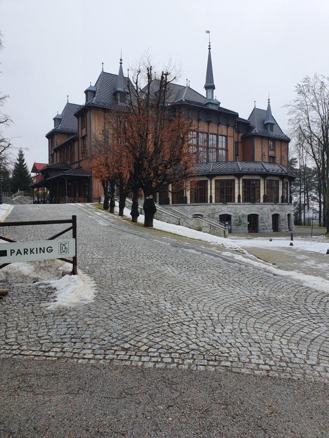 Szmaragdowy *